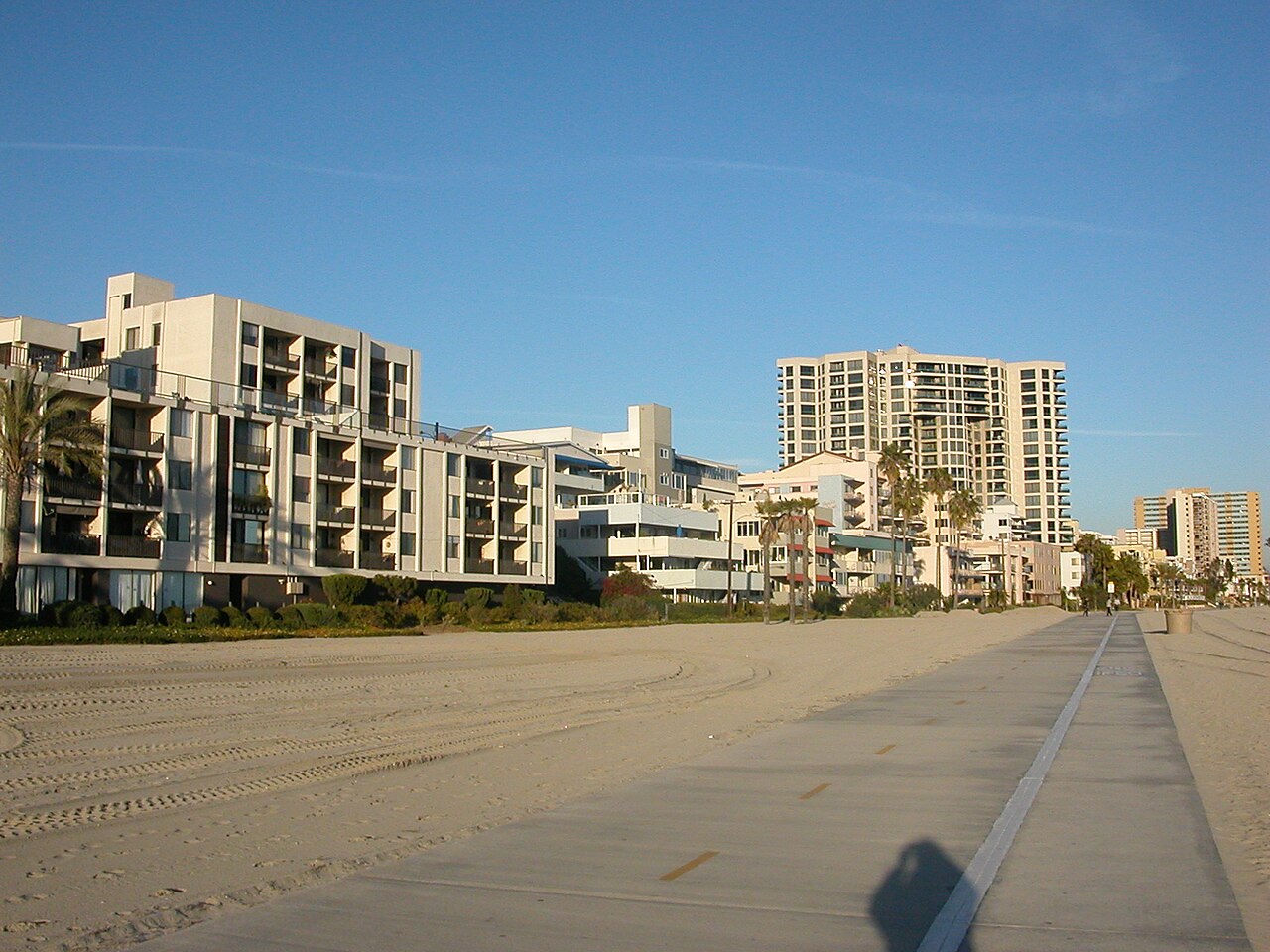 Bluff and beachfront access context
