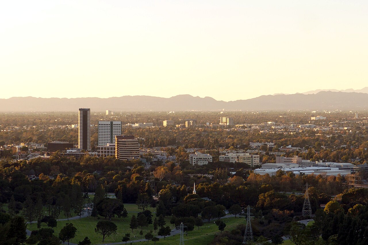 View toward Burbank from the northern hillside near Mount Hollywood Drive